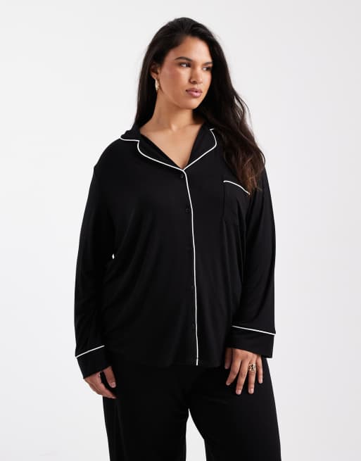 ASOS DESIGN Curve super soft long sleeve shirt & trouser pyjama set with contrast piping in black, 2 of 4