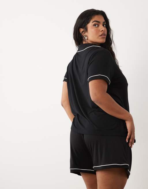 ASOS DESIGN Curve – Super weicher Pyjama mit kurzärmligem Hemd und Shorts in Schwarz, 2 von 4