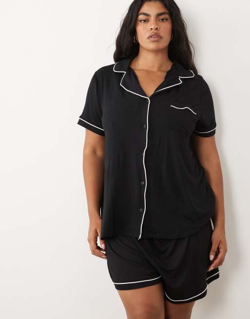 ASOS DESIGN Curve – Super weicher Pyjama mit kurzärmligem Hemd und Shorts in Schwarz, 4 von 4