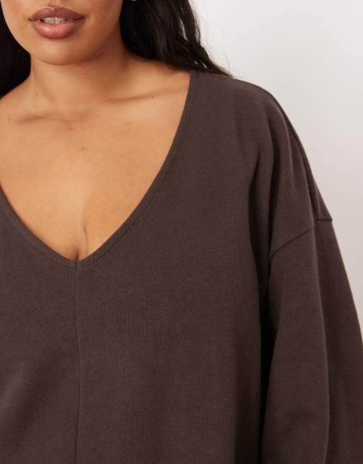 ASOS DESIGN Curve - Superblød chokoladefarvet trøje med vid v-hals - Del af sæt, 4 af 4