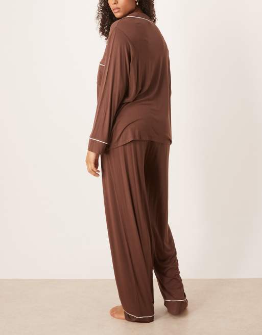 ASOS DESIGN Curve - Superblødt chokoladebrunt sæt med bukser og langærmet skjorte, 4 af 4