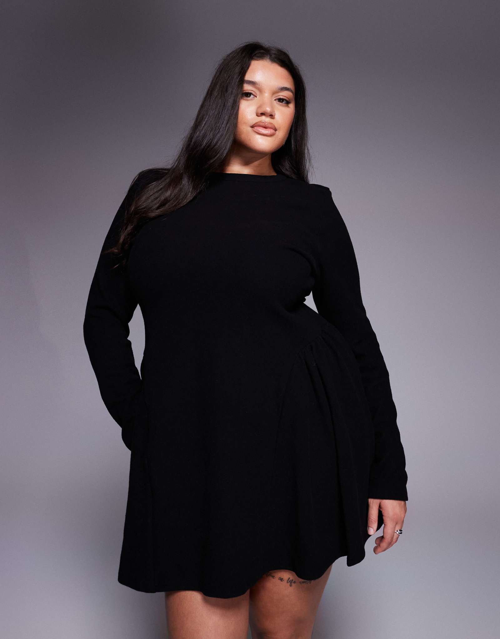 Черное мини-платье ASOS DESIGN Curve из суперсофта с длинным рукавом godet