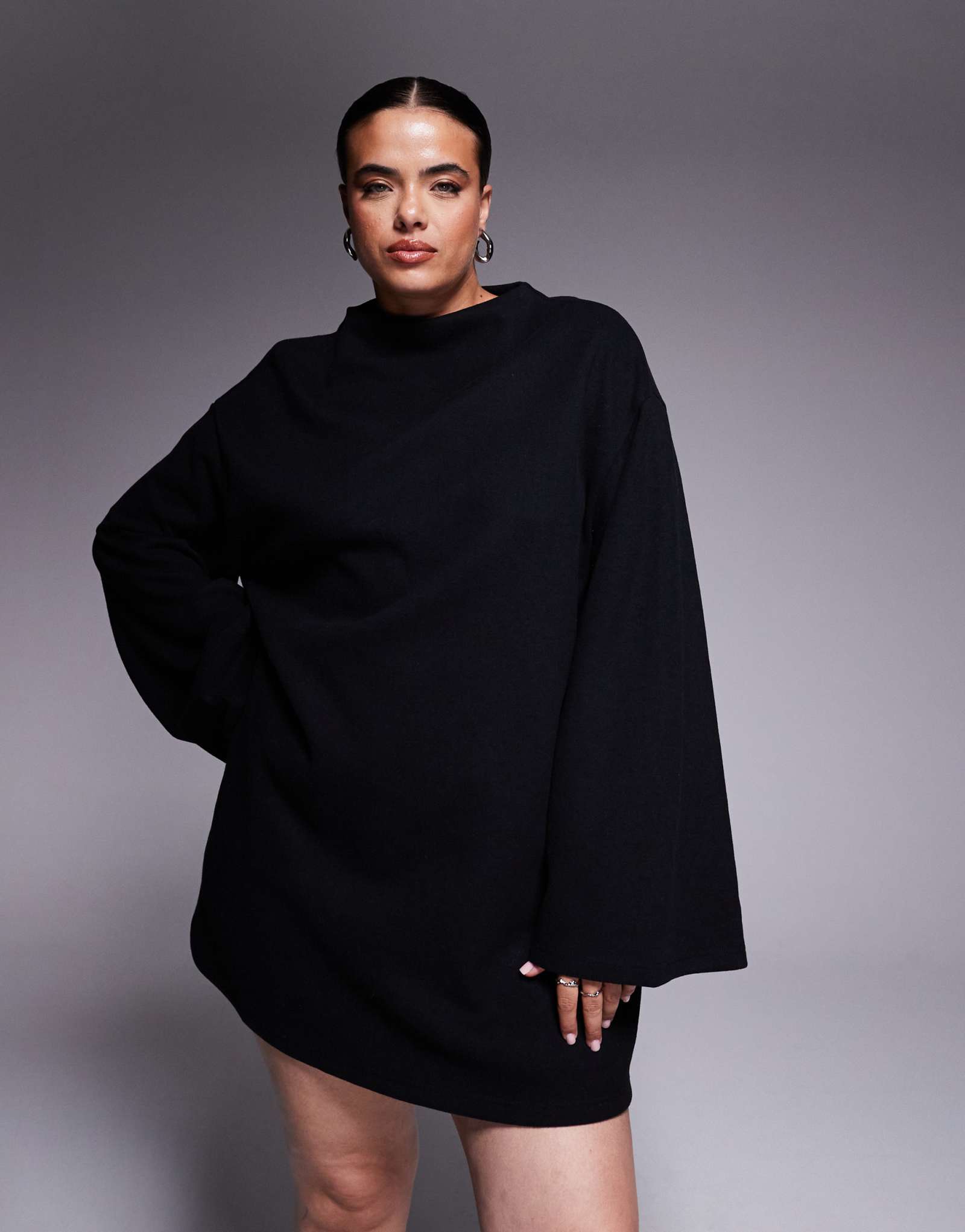 Черное мини-платье ASOS DESIGN Curve из сверхмягкого материала с широким рукавом