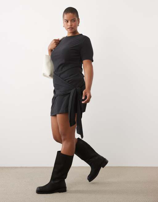 ASOS DESIGN Curve supersoftes Minikleid mit Bindeband an der Seite in Schwarz, 2 von 4