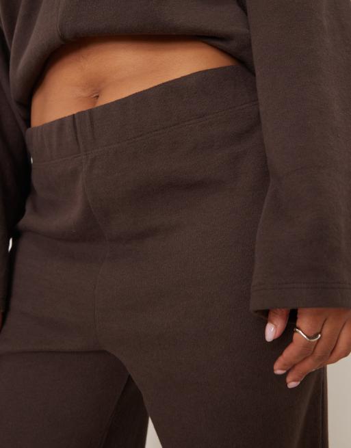 ASOS DESIGN Curve – Superweiche Jogginghose in Schokobraun mit weitem Bein, Kombiteil, 3 von 5