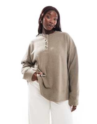 ASOS DESIGN Curve - Superweicher Oversize-Pullover in meliertem Taupe mit Henley-Ausschnitt-Brown