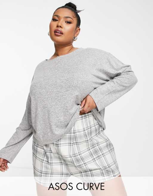 ASOS DESIGN Curve – Superweiches Lounge-Set in Grau mit Henley-Shirt und karierter Webshorts