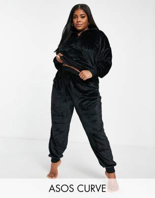 ASOS DESIGN Curve Superweiches Lounge Set in Schwarz bestehend aus Pullover und Jogginghose ASOS