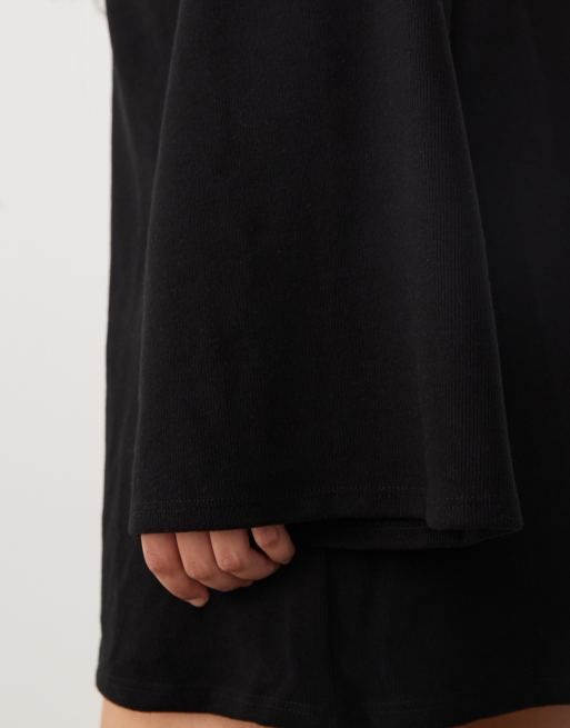 ASOS DESIGN Curve – Superweiches Minikleid in Schwarz mit weiten Ärmeln, 3 von 4