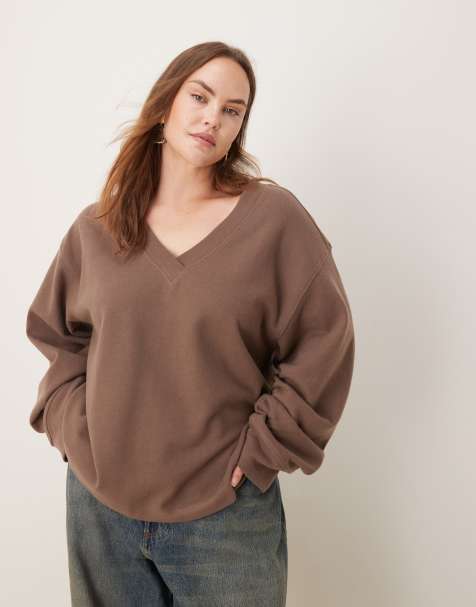 ASOS DESIGN Curve - Superzachte trui met gerimpelde mouwen en V-hals in mokka - view 1