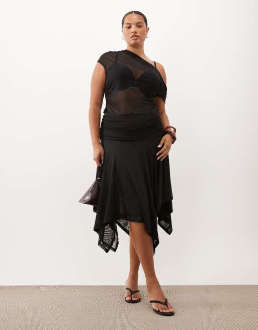 ASOS DESIGN Curve – Svart, asymmetrisk topp i skir mesh med bar axel och rysch, 2 av 4