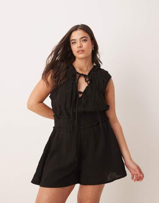 ASOS DESIGN Curve – Svart playsuit i dubbelvävt tyg med rynkad byst, 2 av 4