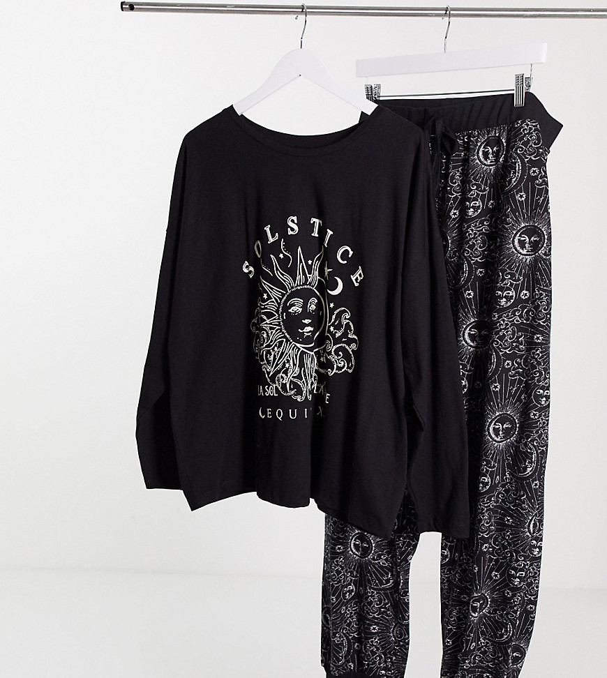 ASOS DESIGN Curve – Svart pyjamas med t-shirt med djupt skurna ärmhål och mjukisbyxor med muddar