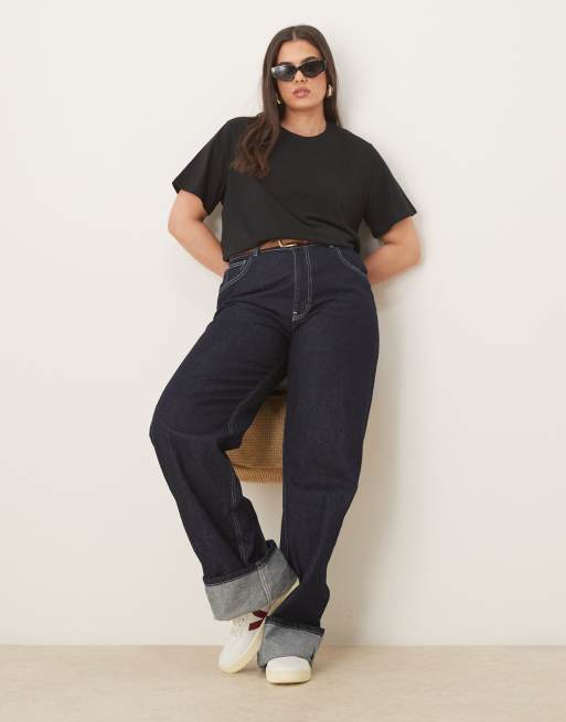 ASOS DESIGN Curve – Svart t-shirt i regular fit med rund halsringning, 2 av 4