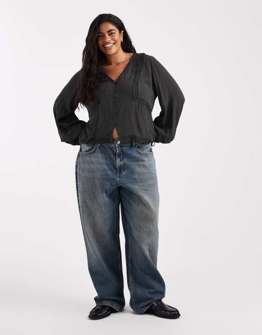 ASOS DESIGN Curve – Svart, texturerad blus med långa ärmar och spetsinslag, 4 av 4