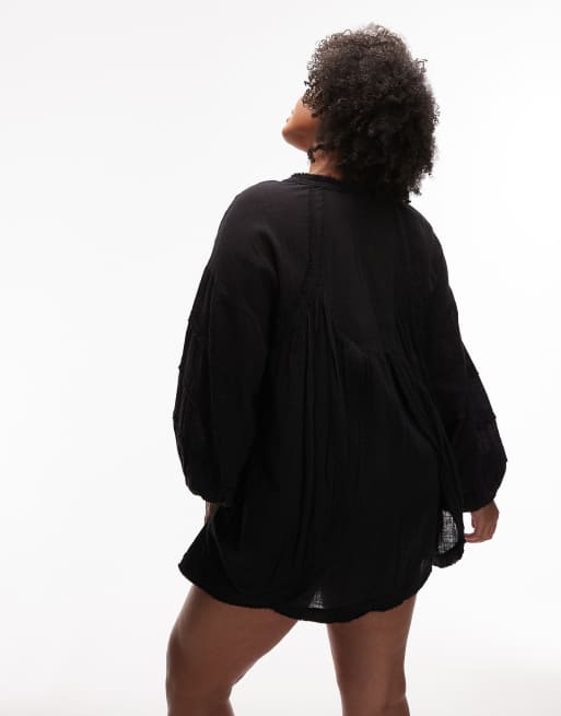ASOS DESIGN Curve – Svart, tvättad miniklänning med v-ringning och smock, 3 av 4