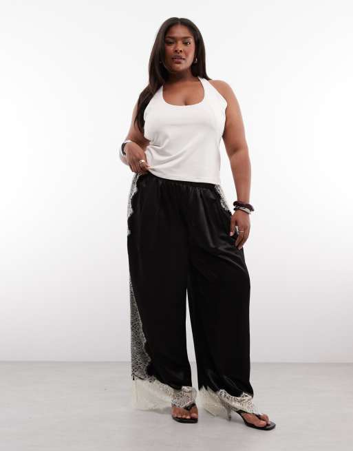 ASOS DESIGN Curve – Svarta byxor i satin med vida ben och spets, 2 av 5