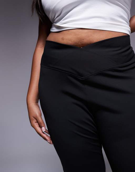 ASOS DESIGN Curve – Svarta, formande, utsvängda byxor med omlottdesign framtill och hög midja, 4 av 5