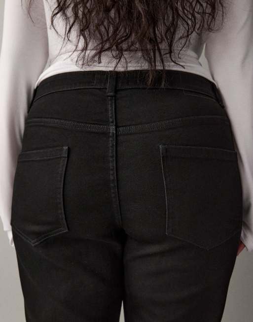 ASOS DESIGN Curve – Svarta jeans i slim fit och mom-modell, 4 av 7