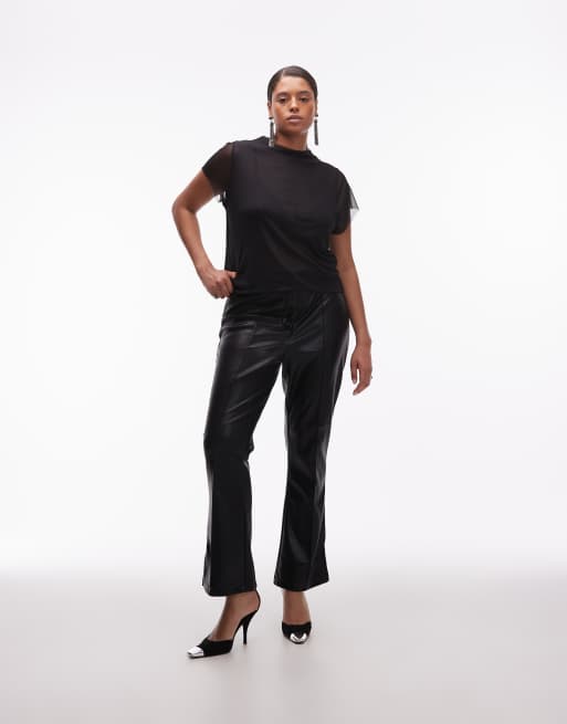 ASOS DESIGN Curve – Svarta, smala byxor i läderimitation med utsvängd design och stråveck, 2 av 5