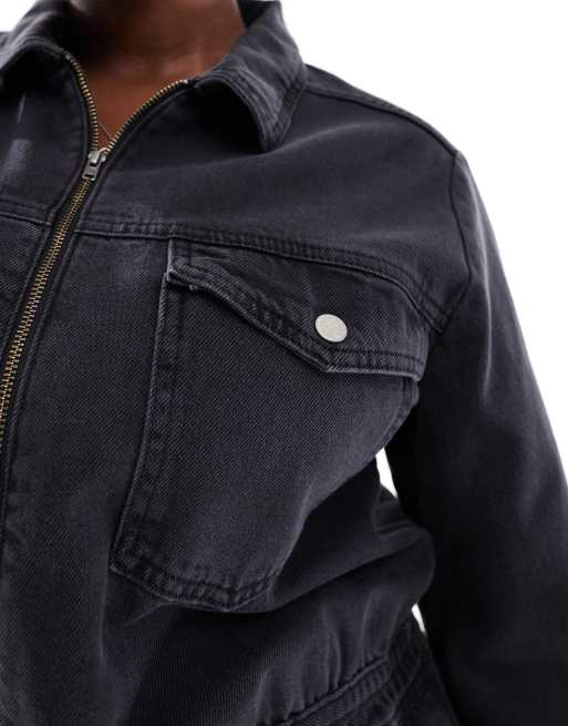 ASOS DESIGN Curve – Svarttvättad overall i denim med dragkedja och elastisk midja, 4 av 4
