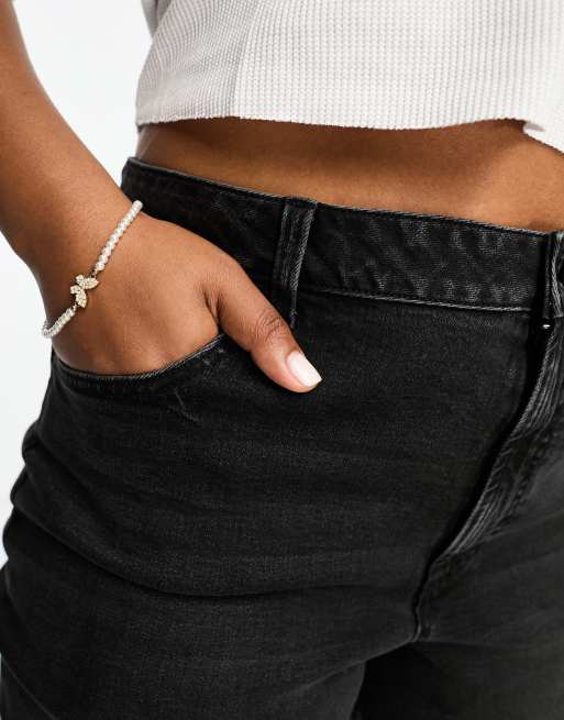 ASOS DESIGN Curve – Svarttvättade, bekväma mom jeans i smal passform, 4 av 5