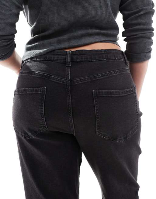 ASOS DESIGN Curve – Svarttvättade, bekväma mom jeans i smal passform, 4 av 5