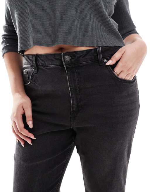 ASOS DESIGN Curve – Svarttvättade, bekväma mom jeans i smal passform, 5 av 5