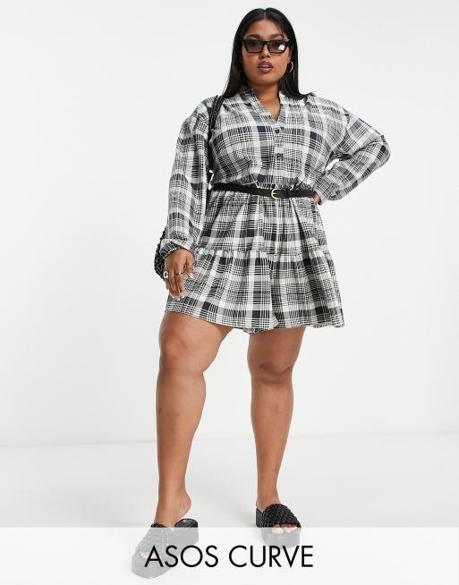 ASOS DESIGN Curve – Svartvit, rutig playsuit med smock, knäppning och skärp