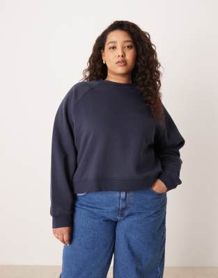 ASOS DESIGN Curve - Sweat oversize à envers brossé et manches raglan - Marine-Bleu marine XL