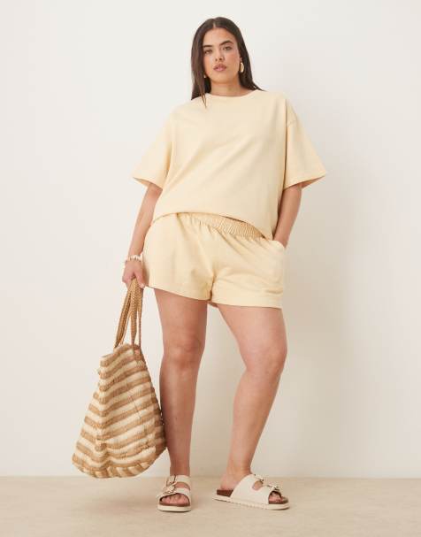 ASOS DESIGN Curve sweatshirt fabric shorts in buttermilk - part of a set - view 1