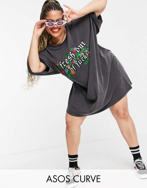 ASOS DESIGN Curve – Szara sprana sukienka t-shirtowa oversize z napisem „Fresh out of f--ks”