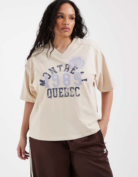ASOS DESIGN Curve – Szarobeżowy luźny T-shirt z dekoltem w szpic i sportową grafiką z napisem „Montreal” - view 1