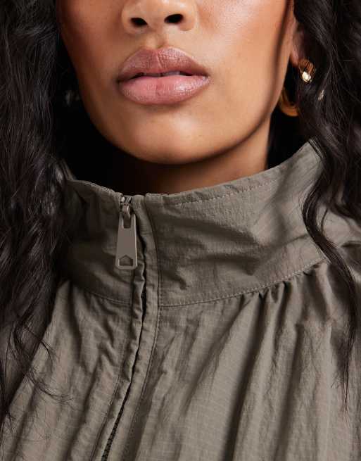 ASOS DESIGN Curve – Szarobrązowa kurtka dresowa oversize z bufiastym dołem, 3 z 4