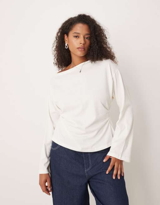 ASOS DESIGN Curve - T-shirt à manches longues avec taille corset et épaules dénudées - Crème