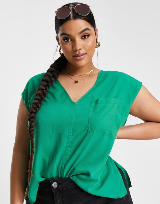 ASOS DESIGN Curve - T-shirt à poche avec ourlet plongeant à l'arrière - Vert, 3 de 4