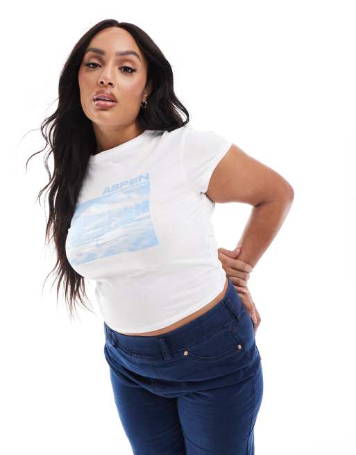 ASOS DESIGN Curve - T-shirt court à imprimé ski - Blanc