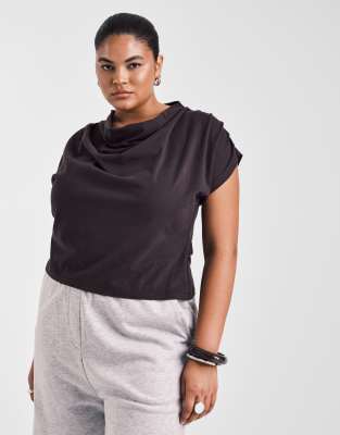 ASOS DESIGN Curve - T-shirt effet drapé à col bénitier - Chocolat-Brown 3XL