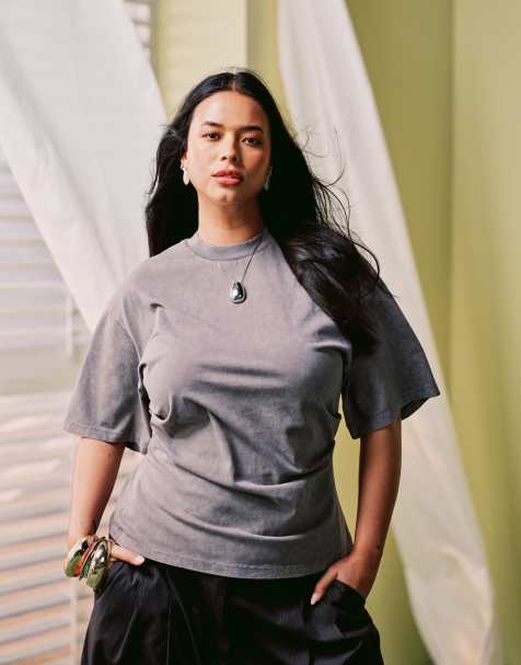 ASOS DESIGN Curve – T-Shirt in verwaschenem Grau mit Korsett-Detail an der Taille - view 1