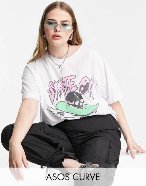 ASOS DESIGN Curve – T-Shirt in Weiß mit Rollärmeln und Skate-Print