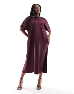 ASOS DESIGN Curve - T-Shirt-Kleid aus burgunderfarbenem Satin mit Oversize-Passform und Midilänge-Rot