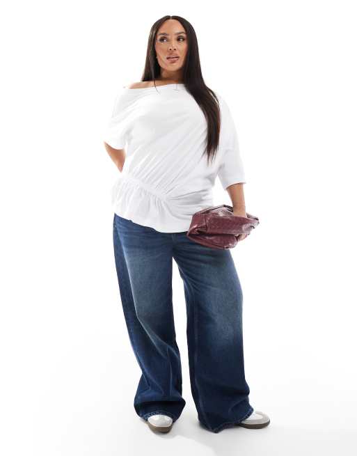 ASOS DESIGN Curve - T-shirt met blote schouder en elastisch gerimpeld detail in wit, 3 van 4
