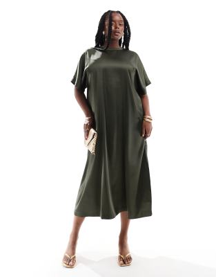 ASOS DESIGN Curve - T-Shirt-Midikleid aus Satin in Khaki mit Oversize-Passform-Grün