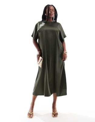 ASOS DESIGN Curve - T-Shirt-Midikleid aus Satin in Khaki mit Oversize-Passform-Grün