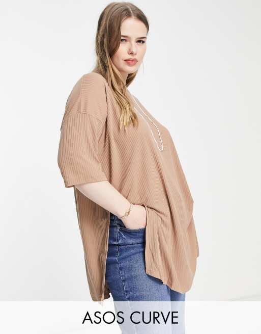 ASOS DESIGN Curve - T-shirt oversize color biscotto con spacchi laterali