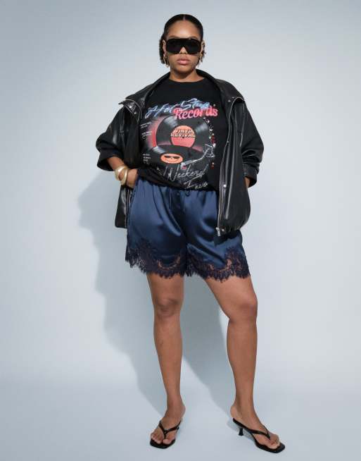 ASOS DESIGN Curve T-shirt oversize con applicazione e grafica vintage in vinile nera, 4 di 8