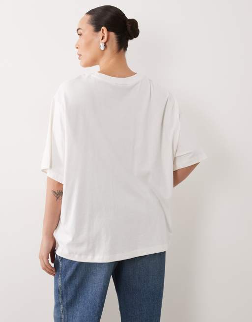 ASOS DESIGN Curve T-shirt oversize con grafica martini pin-up in crema, 3 di 4