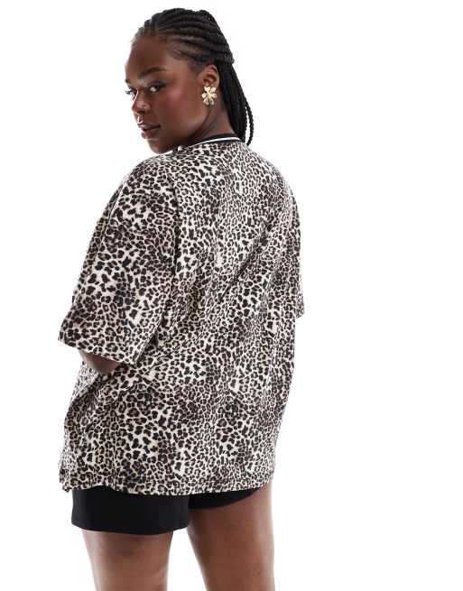 ASOS DESIGN Curve - T-shirt oversize leopardata con grafica "Paris" e profili a contrasto, 4 di 4