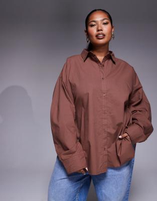 ASOS DESIGN Curve - Tailliertes Hemd in Braun mit Knopfdetail-Brown