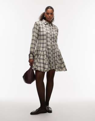 ASOS DESIGN Curve - Tailliertes, kariertes Mini-Hemdblusenkleid in verwaschenem Blau und Grau mit Godet-Einsätzen-Bunt